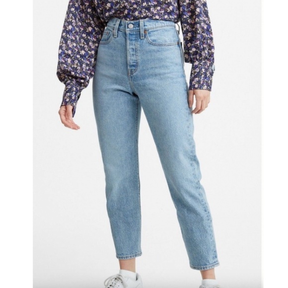 Levi’s | 24 Wedgie Fit Straight Jeans – Light Blue Wash - Picture 1 of 10